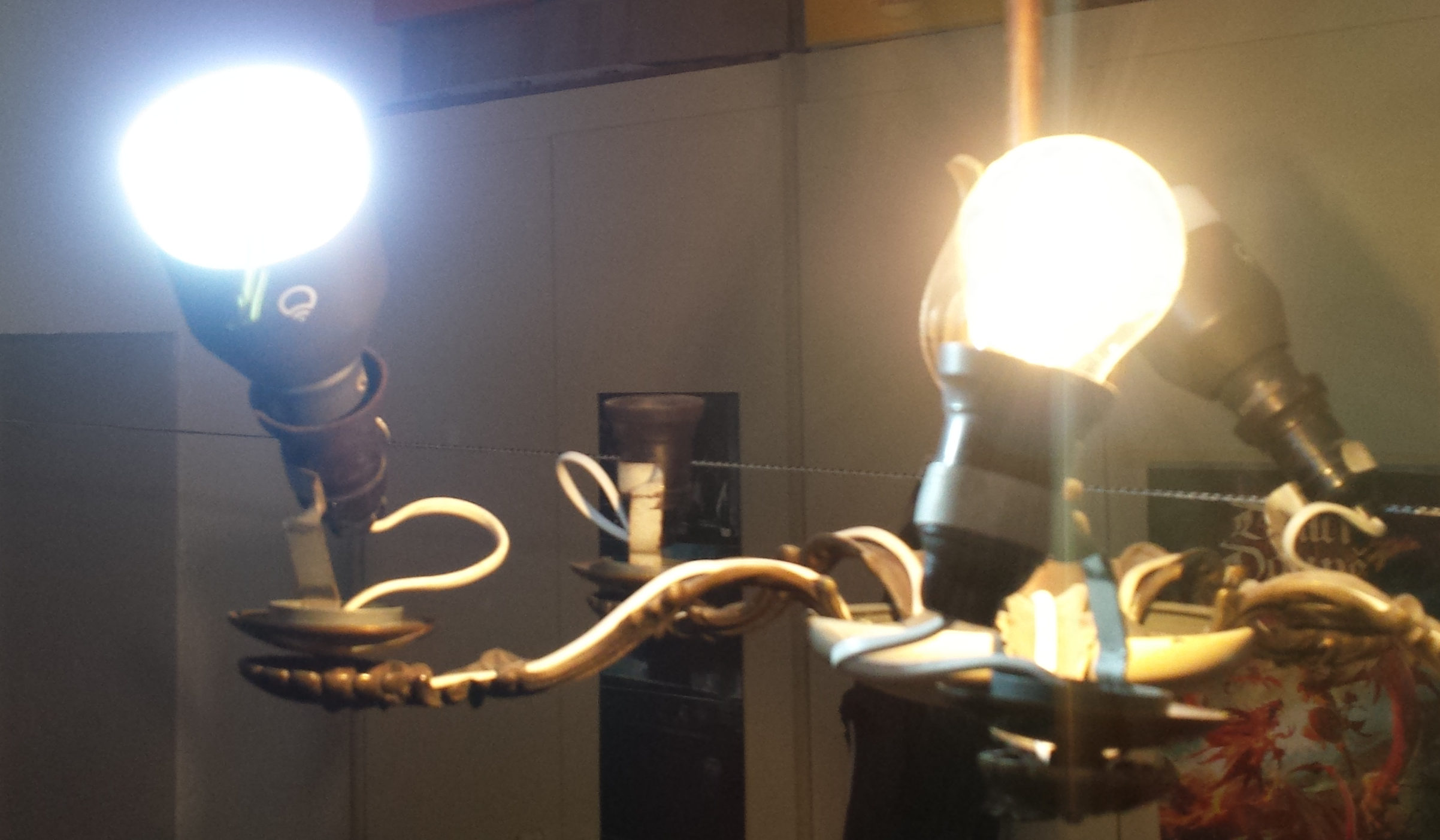 comparison Lifx and 75W bulb